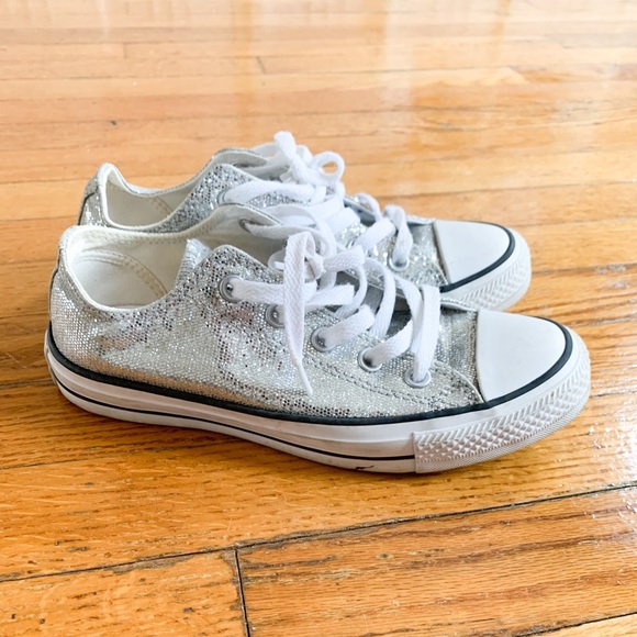 Converse metallic silver size 6 women . Good condition - Picture 2 of 9